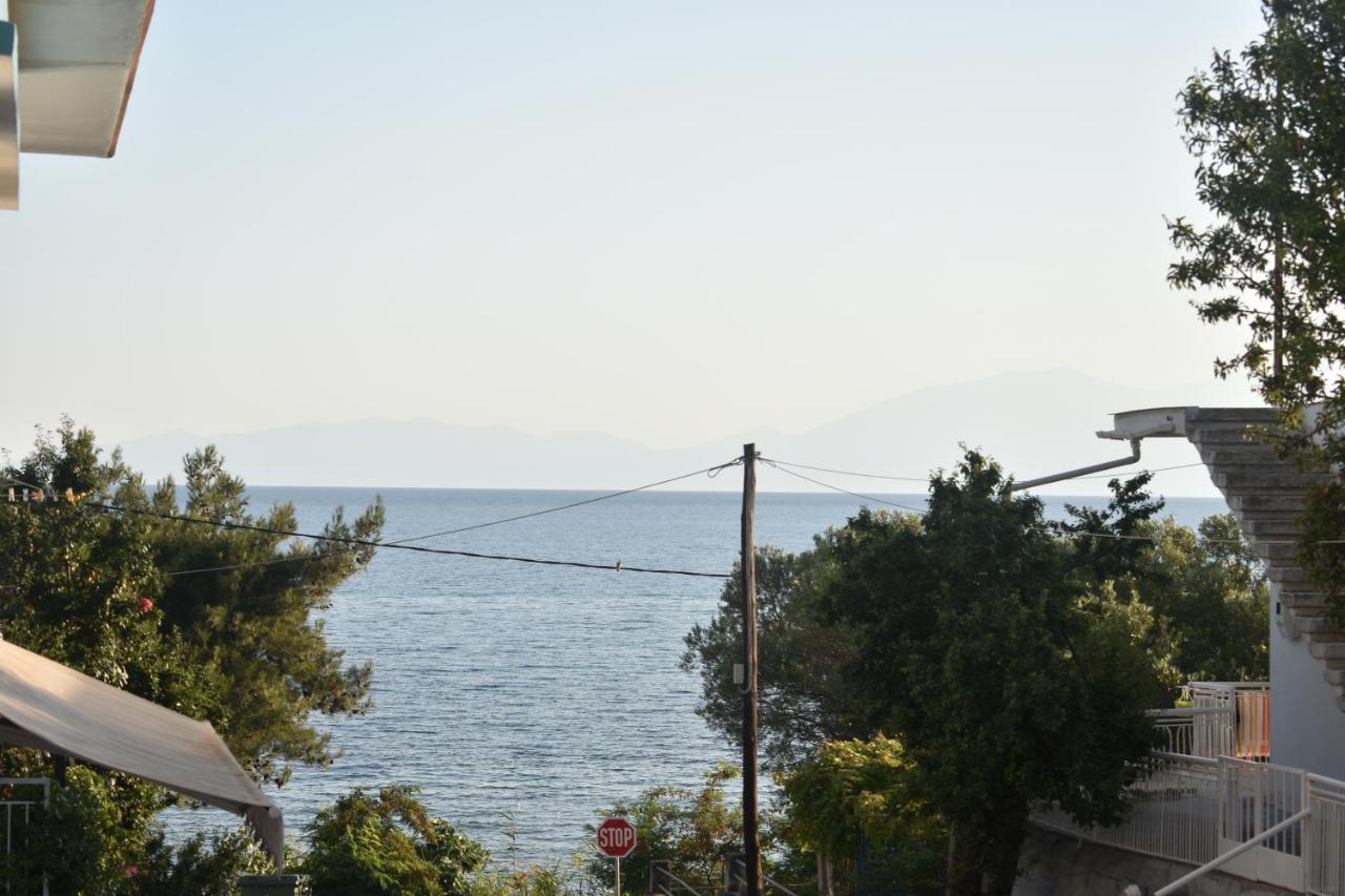 Seaside Apartments Nea Iraklia Exterior photo