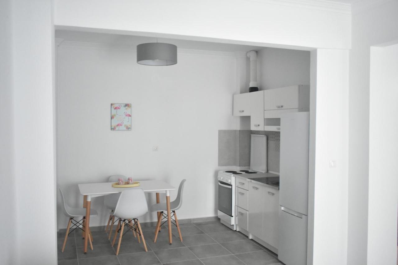 Seaside Apartments Nea Iraklia Exterior photo