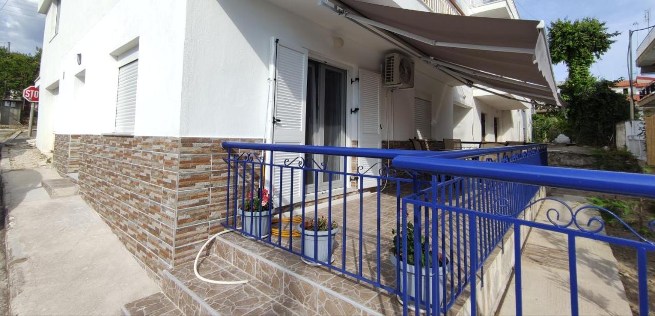 Seaside Apartments Nea Iraklia Exterior photo
