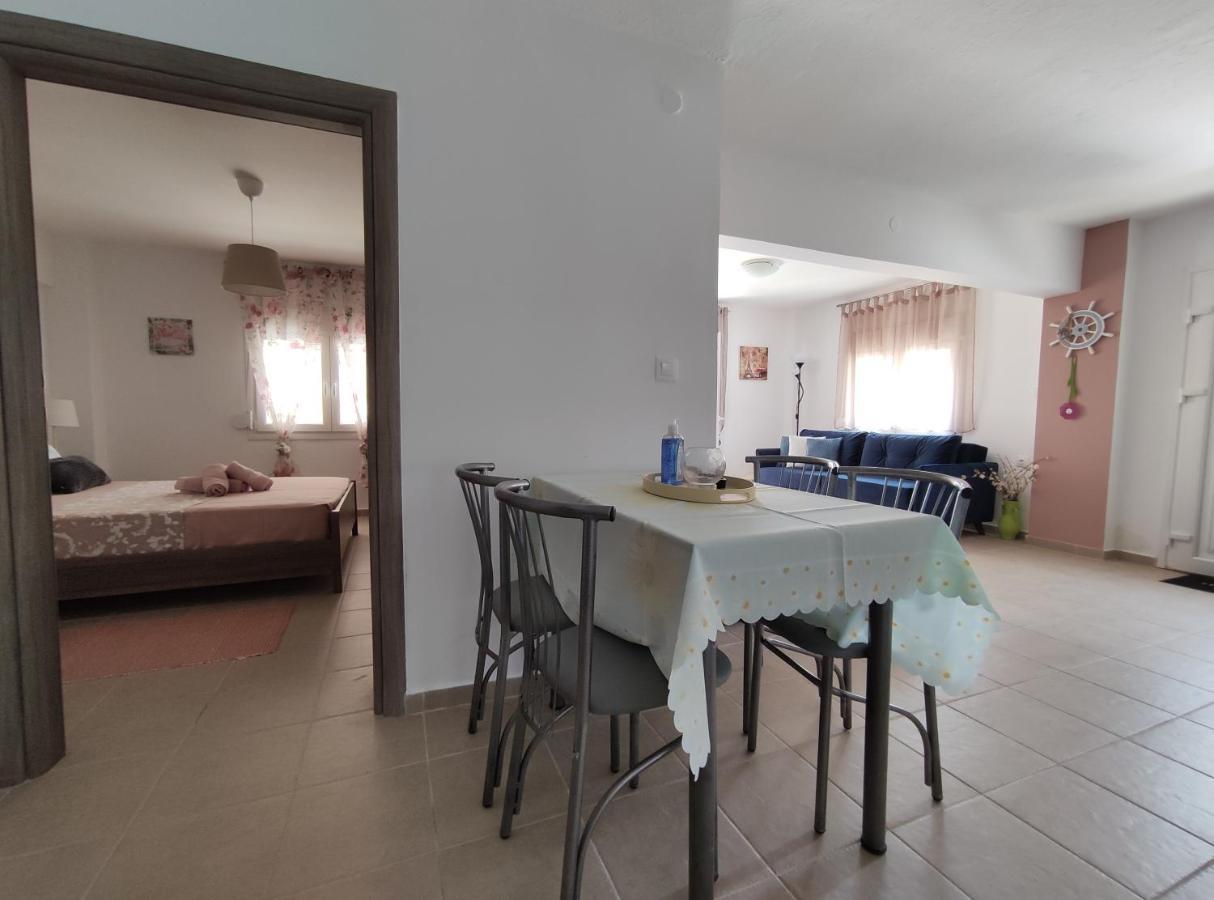 Seaside Apartments Nea Iraklia Exterior photo