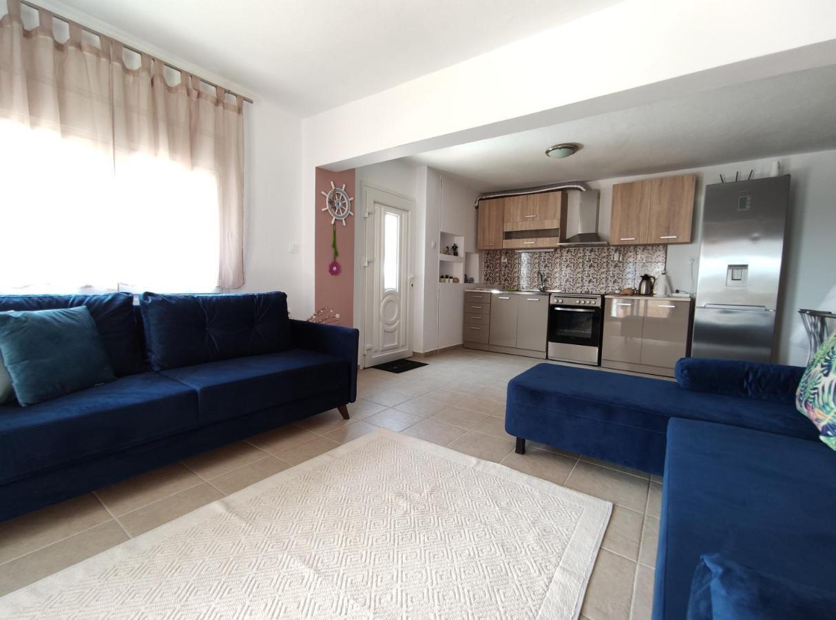 Seaside Apartments Nea Iraklia Exterior photo