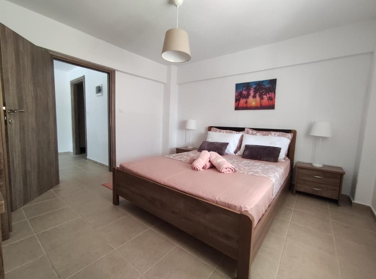 Seaside Apartments Nea Iraklia Exterior photo