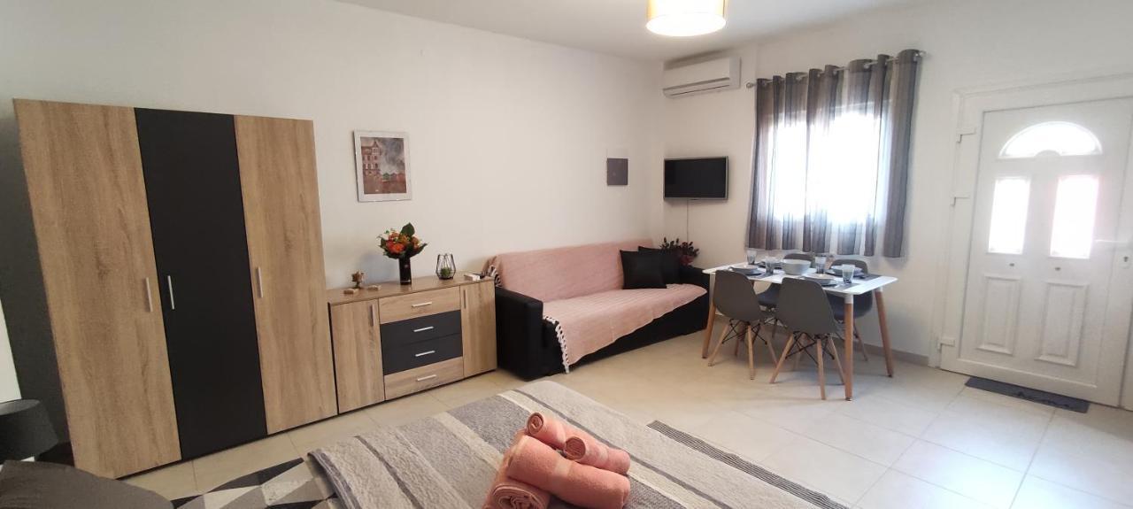 Seaside Apartments Nea Iraklia Exterior photo